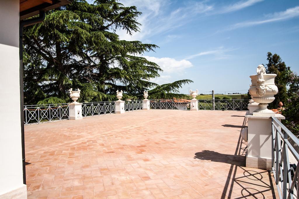 Villa Strampelli Pomezia Buitenkant foto